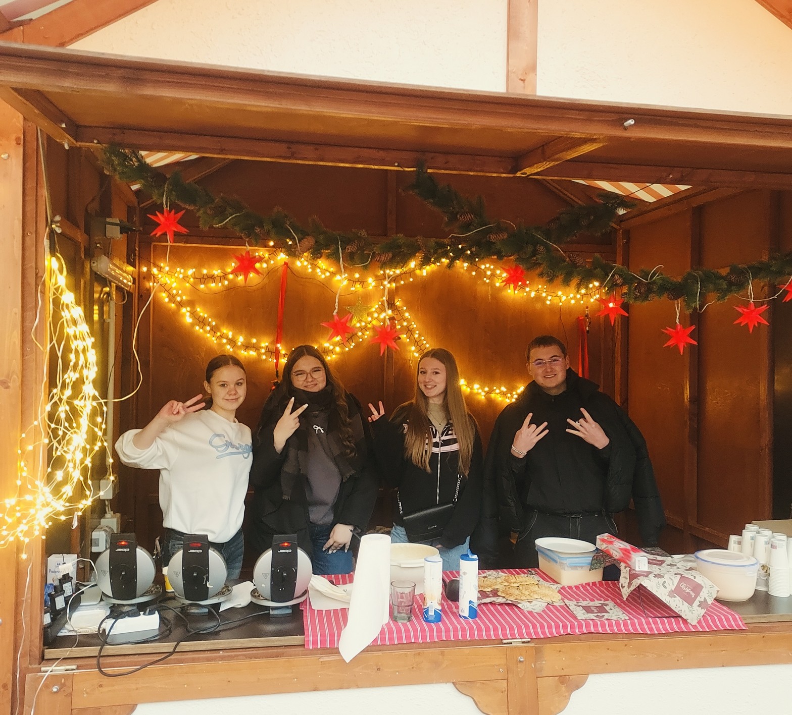 Schüler und Schülerinnen der Uhlandschule hatten Riesenspaß beim Waffelverkauf